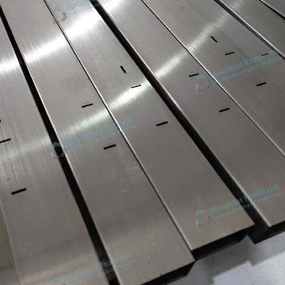 Sản xuất ống hình vuông tùy chỉnh ống kim loại được sử dụng cho giá trưng bày
